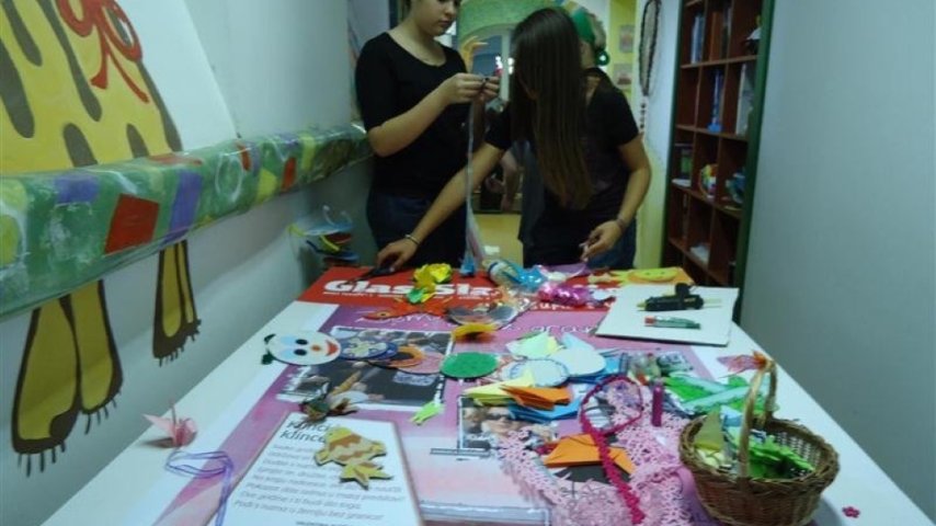 2011 (7)